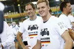 Foto zur News: Mick Schumacher (Haas) und Sebastian Vettel (Aston Martin)