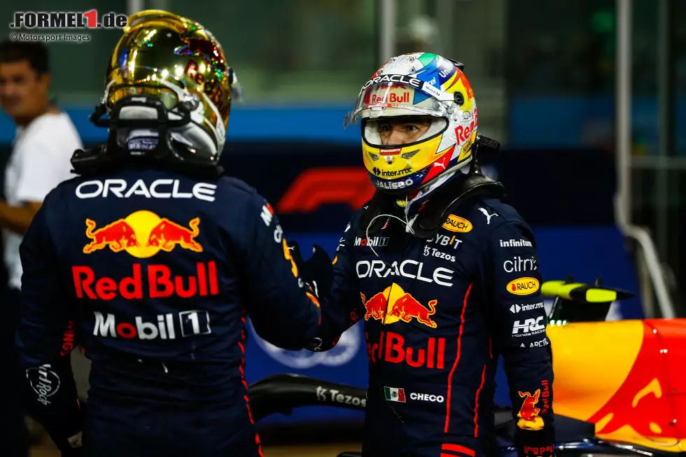 Foto zur News: Max Verstappen (Red Bull) und Sergio Perez (Red Bull)