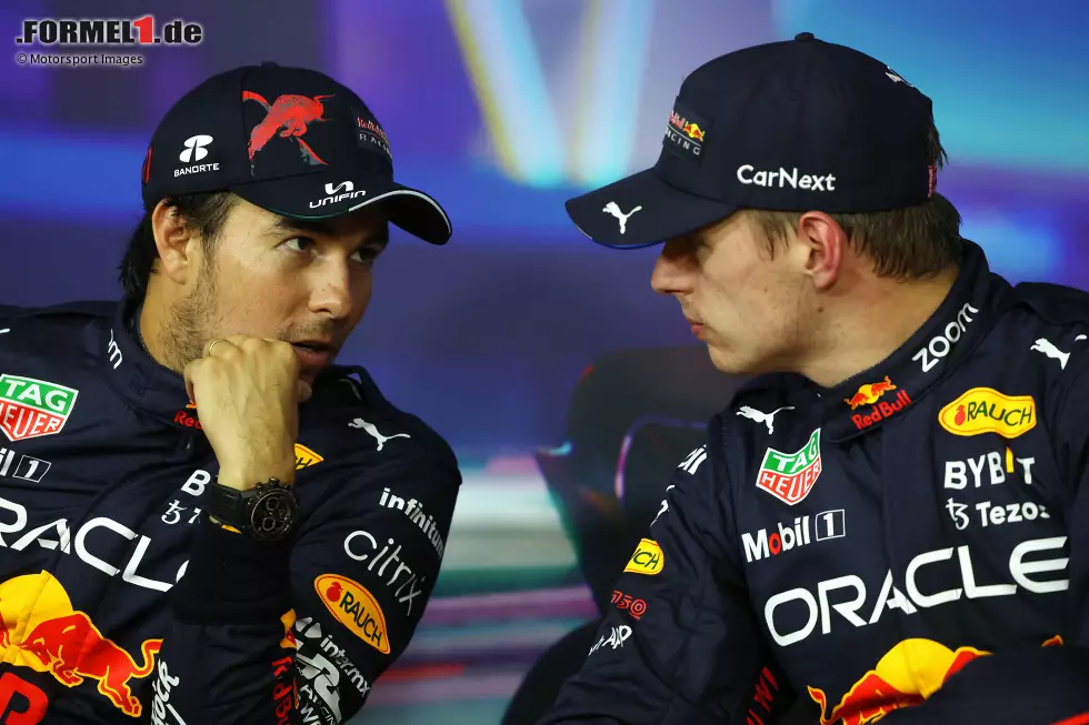 Foto zur News: Sergio Perez (Red Bull) und Max Verstappen (Red Bull)