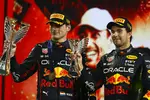 Foto zur News: Max Verstappen (Red Bull) und Sergio Perez (Red Bull)