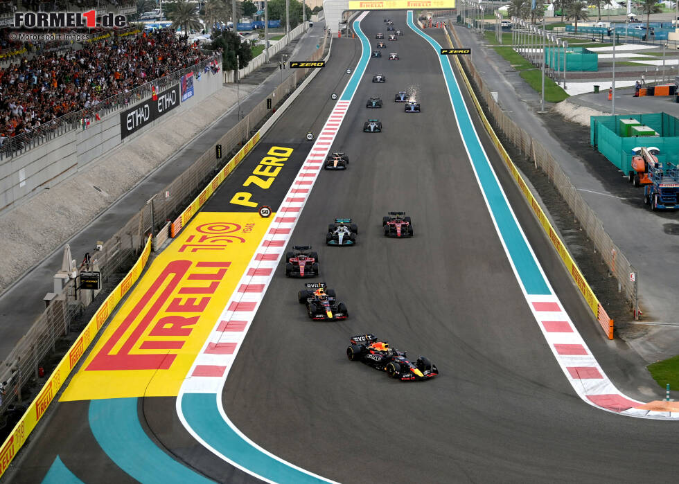 Foto zur News: Max Verstappen (Red Bull), Sergio Perez (Red Bull), Charles Leclerc (Ferrari), Lewis Hamilton (Mercedes) und Carlos Sainz (Ferrari)