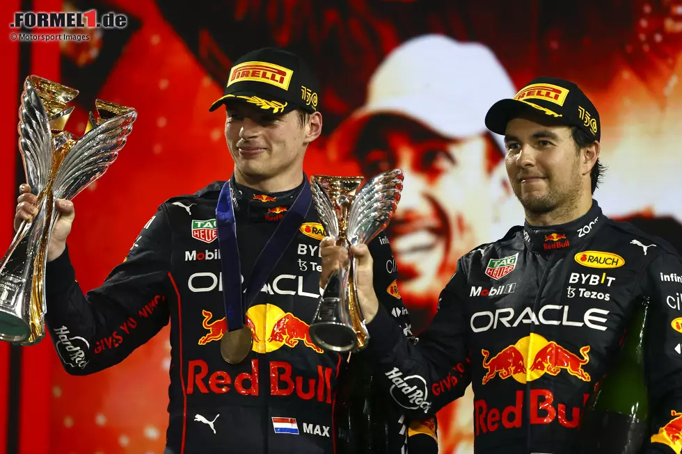 Foto zur News: Max Verstappen (Red Bull) und Sergio Perez (Red Bull)