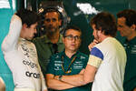Foto zur News: Lance Stroll (Aston Martin), Fernando Alonso (Aston Martin) und Pedro de la Rosa