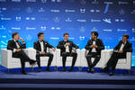 Foto zur News: Christian Horner, Sergio Perez, Max Verstappen (alle Red Bull), Mohammed bin Sulayem (FIA-Präsident) und Moderator Tom Clarkson