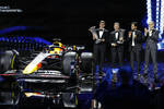 Foto zur News: Max Verstappen, Christian Horner (Red Bull), Mohammed bin Sulayem (FIA) und Stefano Domenicali (Formel 1)