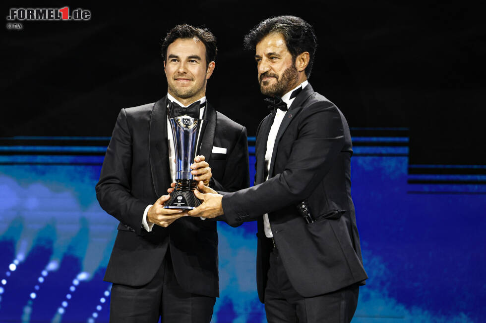 Foto zur News: Sergio Perez (Red Bull) und FIA-Präsident Mohammed bin Sulayem