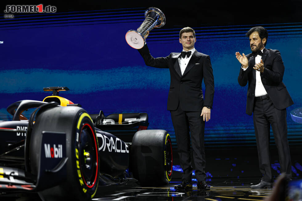 Foto zur News: Max Verstappen (Red Bull) und Mohammed bin Sulayem (FIA)