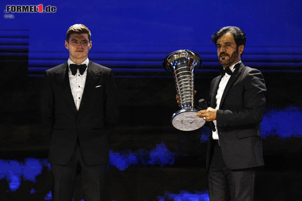 Foto zur News: Max Verstappen (Red Bull) und Mohammed bin Sulayem (FIA)