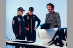 Foto zur News: Max Verstappen (Red Bull), Sergio Perez (Red Bull) und Mr. Doodle