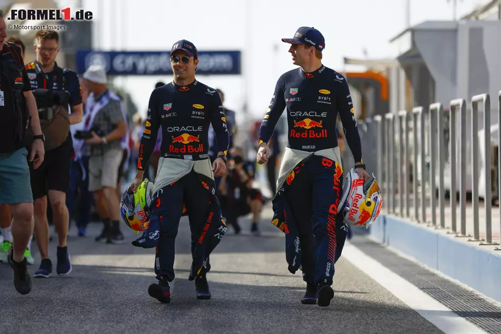 Foto zur News: Sergio Perez (Red Bull) und Max Verstappen (Red Bull)