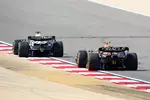 Foto zur News: Nyck de Vries (AlphaTauri) und Sergio Perez (Red Bull)