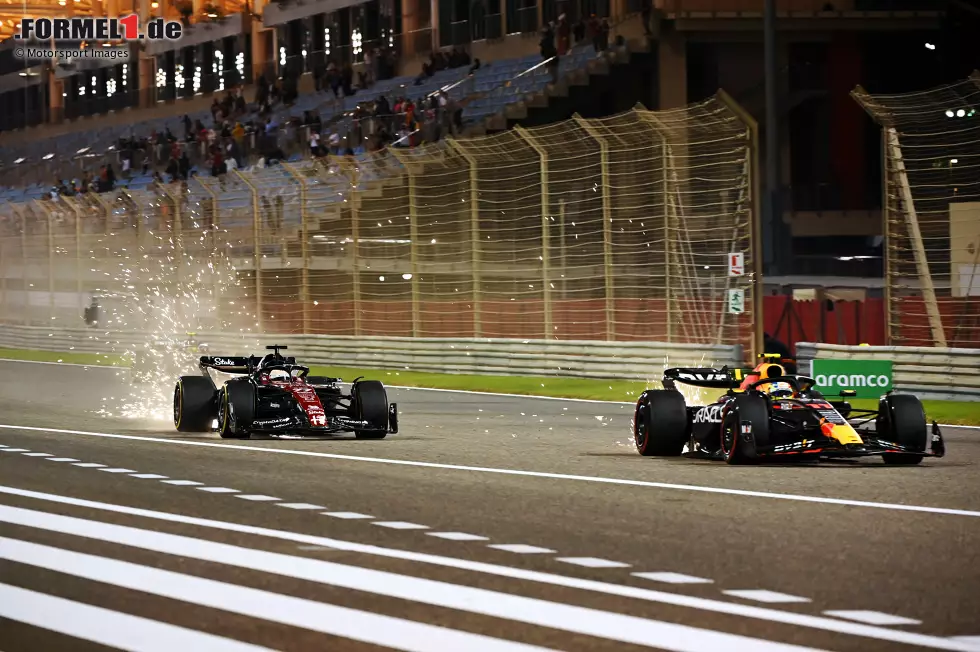 Foto zur News: Sergio Perez (Red Bull) und Valtteri Bottas (Alfa Romeo)