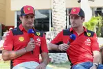 Foto zur News: Carlos Sainz (Ferrari) und Charles Leclerc (Ferrari)