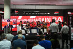 Foto zur News: Guanyu Zhou (Alfa Romeo), Pierre Gasly (Alpine), Max Verstappen (Red Bull), Charles Leclerc (Ferrari) und George Russell (Mercedes)