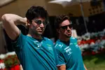 Foto zur News: Fernando Alonso (Aston Martin) und Lance Stroll (Aston Martin)