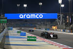 Foto zur News: Alexander Albon (Williams), Yuki Tsunoda (AlphaTauri) und Fernando Alonso (Aston Martin)