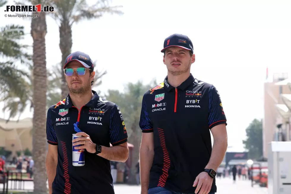 Foto zur News: Sergio Perez (Red Bull) und Max Verstappen (Red Bull)