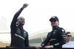 Foto zur News: Lewis Hamilton (Mercedes) und Valtteri Bottas (Alfa Romeo)