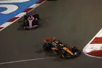 Foto zur News: Lando Norris (McLaren) und Esteban Ocon (Alpine)