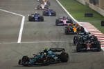 Foto zur News: Fernando Alonso (Aston Martin), Valtteri Bottas (Alfa Romeo) und Lance Stroll (Aston Martin)