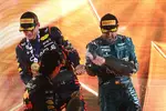 Foto zur News: Max Verstappen (Red Bull), Sergio Perez (Red Bull) und Fernando Alonso (Aston Martin)