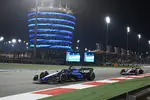 Foto zur News: Alexander Albon (Williams) und Pierre Gasly (Alpine)