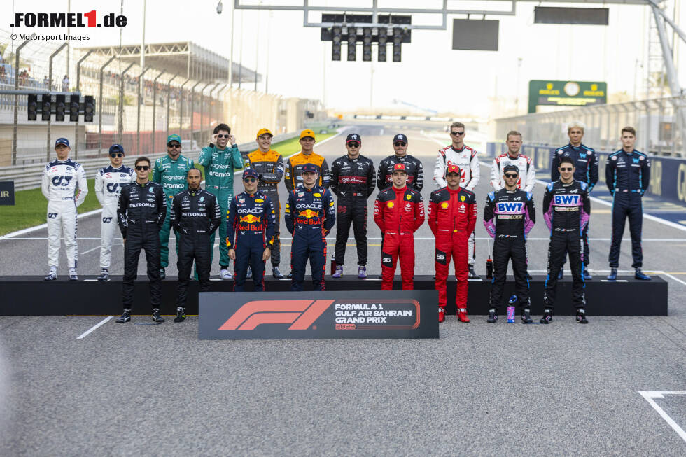 Foto zur News: Gruppenfoto der Formel-1-Fahrer 2023