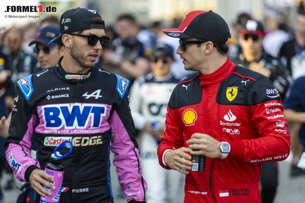 Foto zur News: Pierre Gasly (Alpine) und Charles Leclerc (Ferrari)