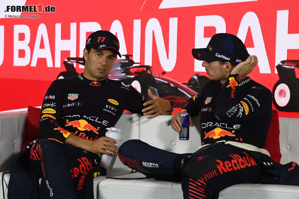 Foto zur News: Sergio Perez (Red Bull) und Max Verstappen (Red Bull)