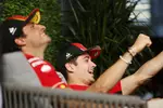 Foto zur News: Carlos Sainz (Ferrari) und Charles Leclerc (Ferrari)