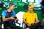 Foto zur News: Alexander Albon (Williams) und Lando Norris (McLaren)