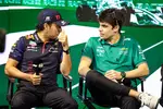 Foto zur News: Sergio Perez (Red Bull) und Lance Stroll (Aston Martin)