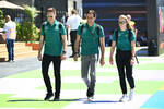 Foto zur News: Stoffel Vandoorne, Pedro de la Rosa und Jessica Hawkins (Aston Martin)