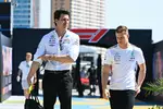 Foto zur News: Toto Wolff und Mick Schumacher