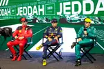 Foto zur News: Charles Leclerc (Ferrari), Sergio Perez (Red Bull) und Fernando Alonso (Aston Martin)