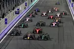 Foto zur News: Sergio Perez (Red Bull), Fernando Alonso (Aston Martin), George Russell (Mercedes), Carlos Sainz (Ferrari) und Lance Stroll (Aston Martin)