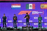 Foto zur News: Max Verstappen (Red Bull), Sergio Perez (Red Bull) und Fernando Alonso (Aston Martin)