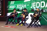 Foto zur News: Max Verstappen (Red Bull), Sergio Perez (Red Bull) und George Russell (Mercedes)