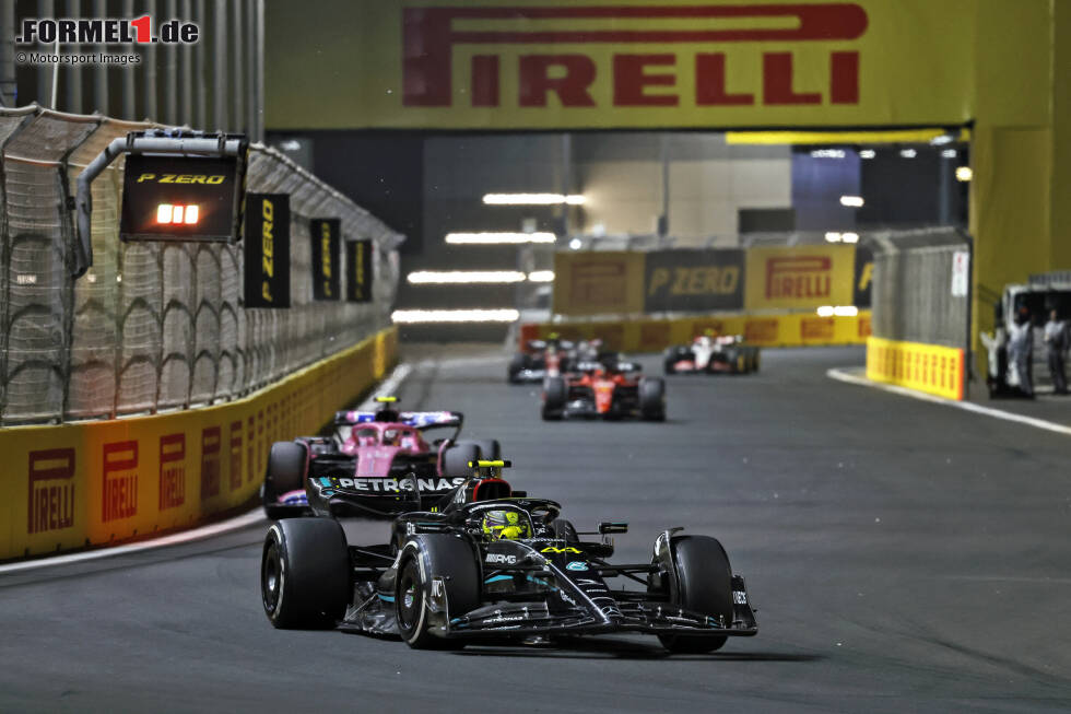 Foto zur News: Lewis Hamilton (Mercedes), Pierre Gasly (Alpine) und Charles Leclerc (Ferrari)