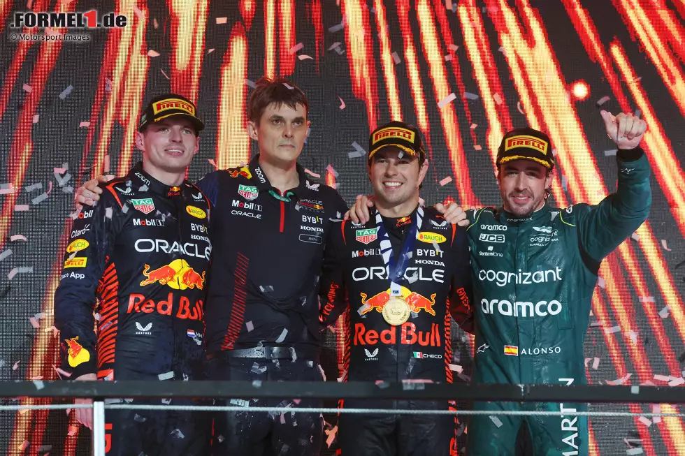 Foto zur News: Max Verstappen (Red Bull), Sergio Perez (Red Bull) und Fernando Alonso (Aston Martin)