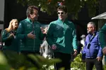 Foto zur News: Fernando Alonso (Aston Martin) und Lance Stroll (Aston Martin)