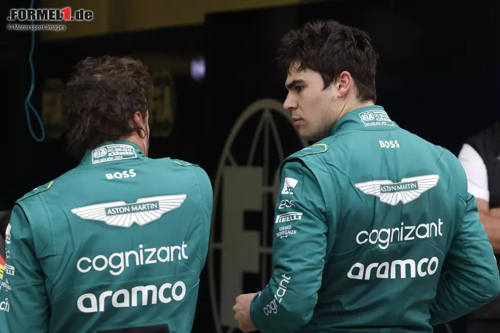 Foto zur News: Fernando Alonso (Aston Martin) und Lance Stroll (Aston Martin)