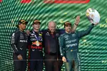 Foto zur News: Lewis Hamilton (Mercedes), Max Verstappen (Red Bull) und Fernando Alonso (Aston Martin)