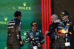Foto zur News: Lewis Hamilton (Mercedes), Fernando Alonso (Aston Martin) und Max Verstappen (Red Bull)