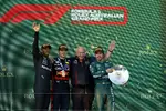 Foto zur News: Lewis Hamilton (Mercedes), Max Verstappen (Red Bull) und Fernando Alonso (Aston Martin)