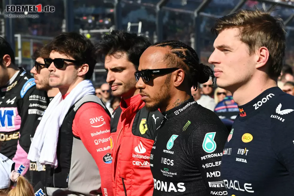 Foto zur News: Charles Leclerc (Ferrari), Carlos Sainz (Ferrari), Lewis Hamilton (Mercedes) und Max Verstappen (Red Bull)