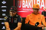 Foto zur News: Sergio Perez (Red Bull) und Lando Norris (McLaren)