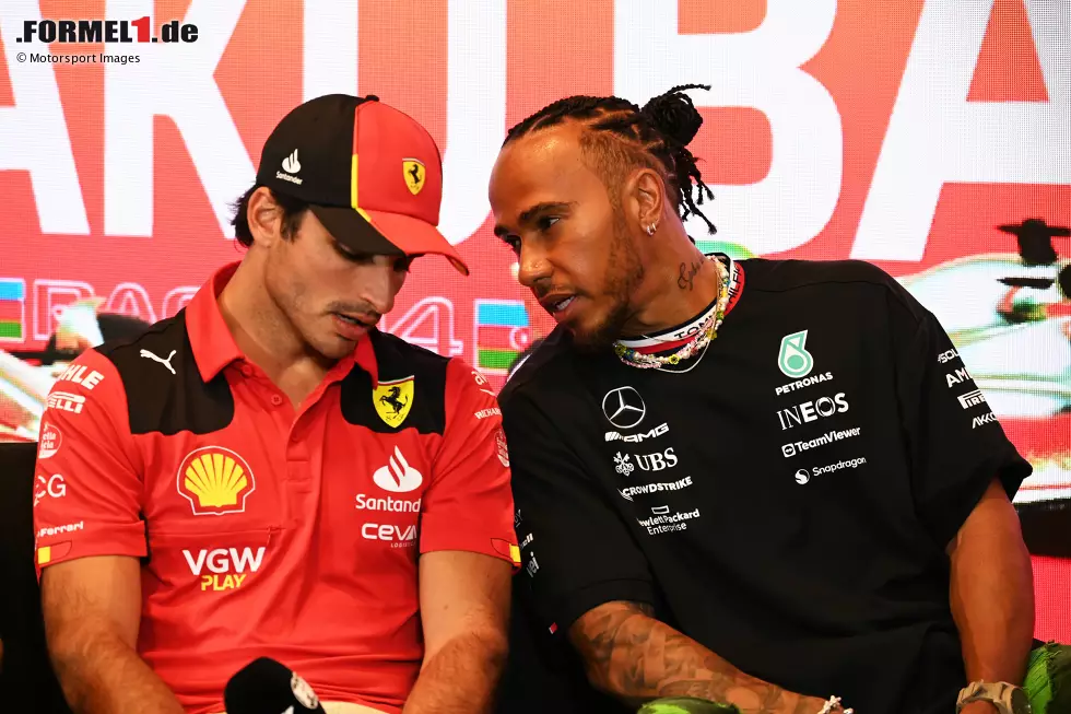 Foto zur News: Carlos Sainz (Ferrari) und Lewis Hamilton (Mercedes)