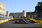 Foto zur News: Lando Norris (McLaren) und Carlos Sainz (Ferrari)