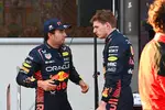 Foto zur News: Sergio Perez (Red Bull), Max Verstappen (Red Bull) und Charles Leclerc (Ferrari)